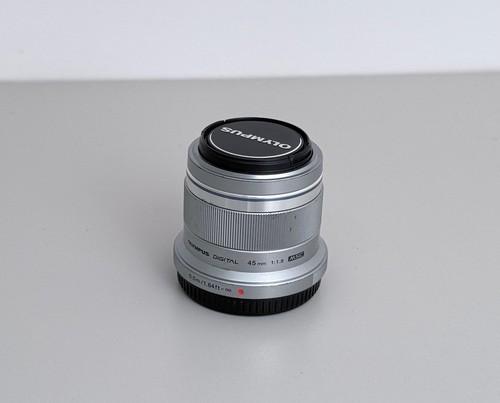 Olympus zuiko 45mm - olympus, f/1.8